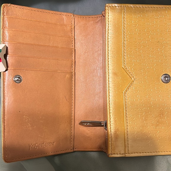 YSL Patent BI-Fold Wallet - Picture 7 of 9